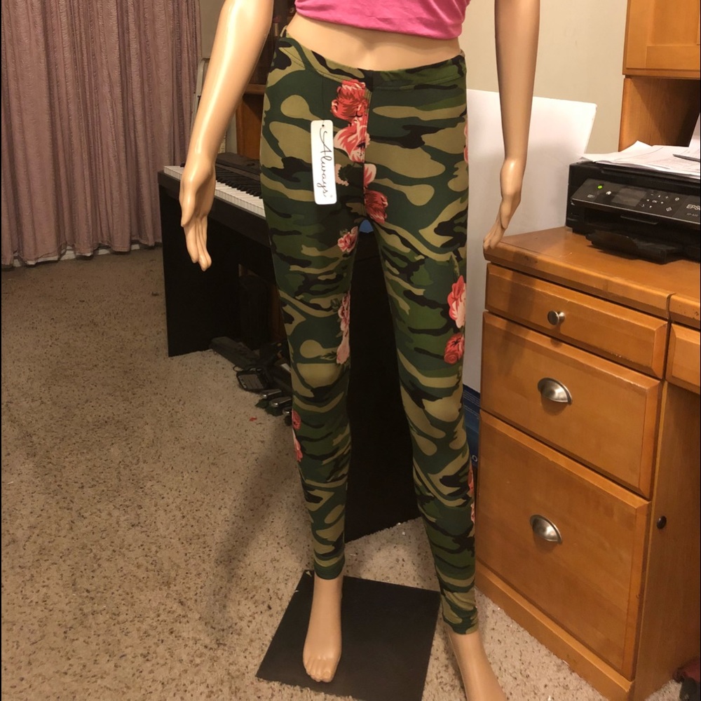 Nwt soft to touch camouflage with floral designs